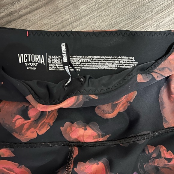Victoria’s Secret - Victoria Sport Ladies Size M Leggings - Black & Coral Floral - Picture 7 of 13